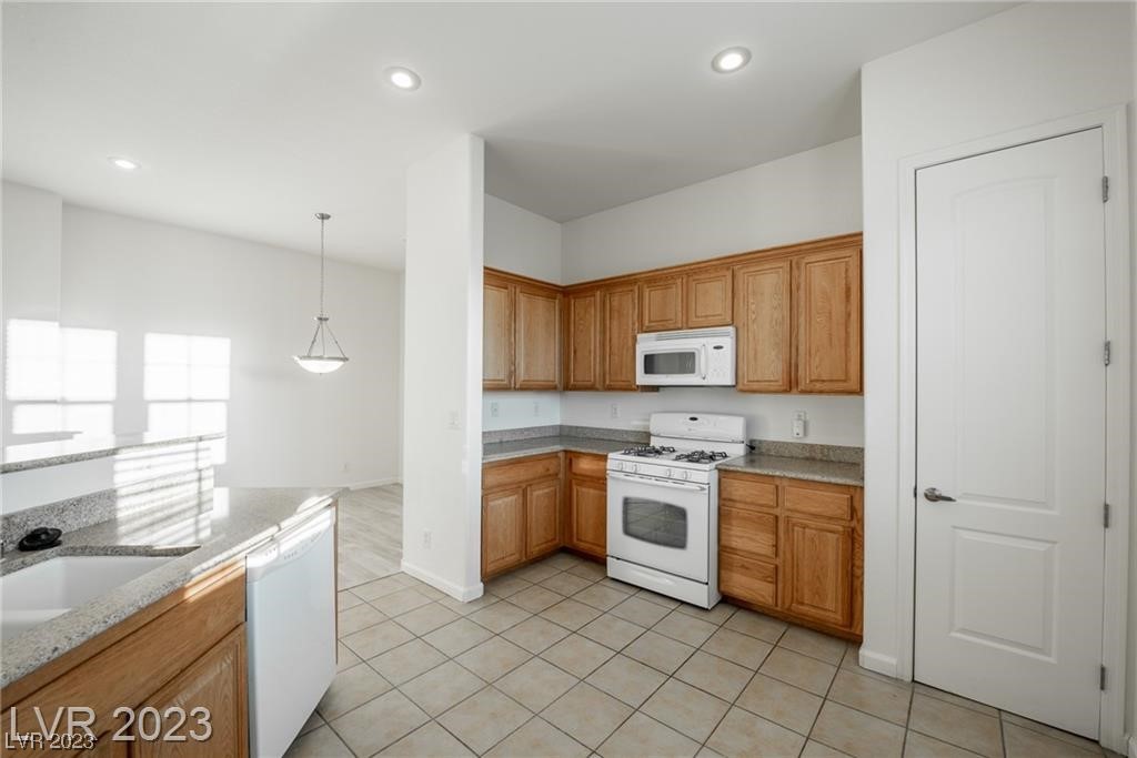 2443 Kaymin Ridge Road Henderson, NV 89052 - Photo 7 of 31