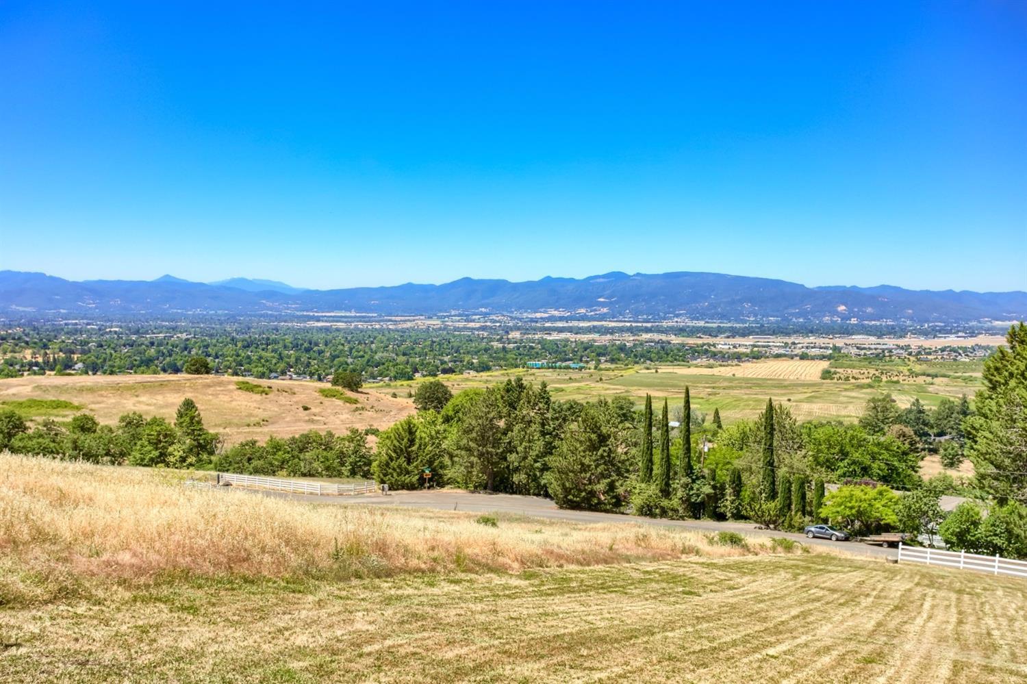 3558 Dodson Road Medford, OR 97504 - Photo 5 of 35 View