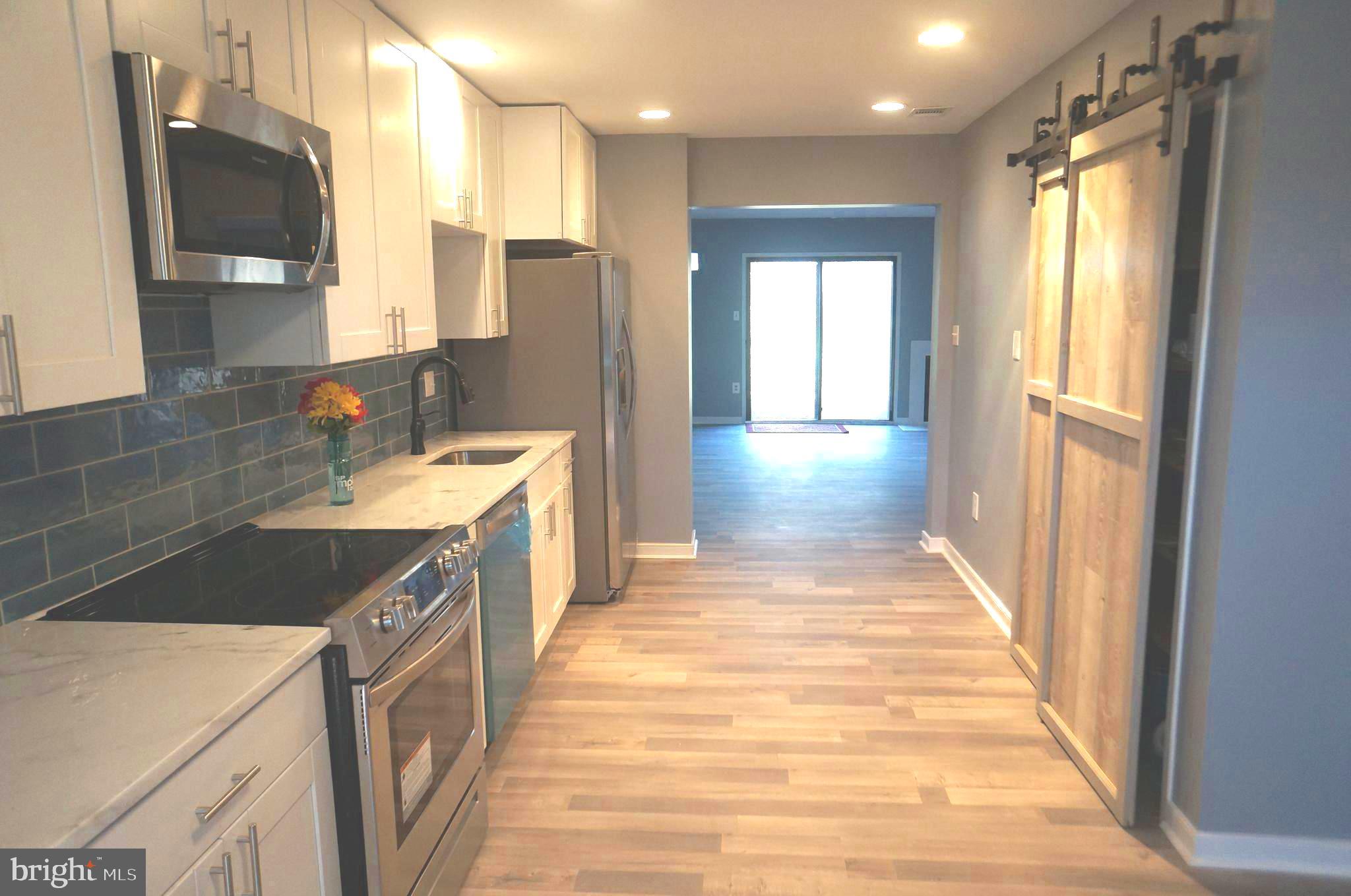 1784 Wainwright Drive Reston, VA 20190 - Photo 4 of 31 Kitchen