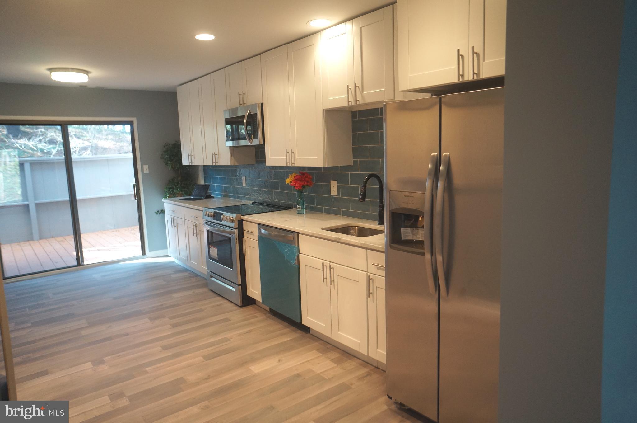 1784 Wainwright Drive Reston, VA 20190 - Photo 6 of 31 Kitchen