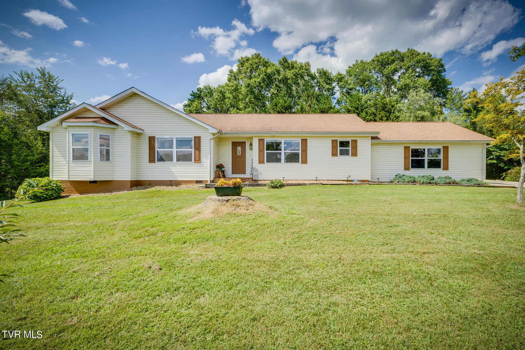1925 Old Stage Road Greeneville, TN 37745 - Photo 1 of 41 001
