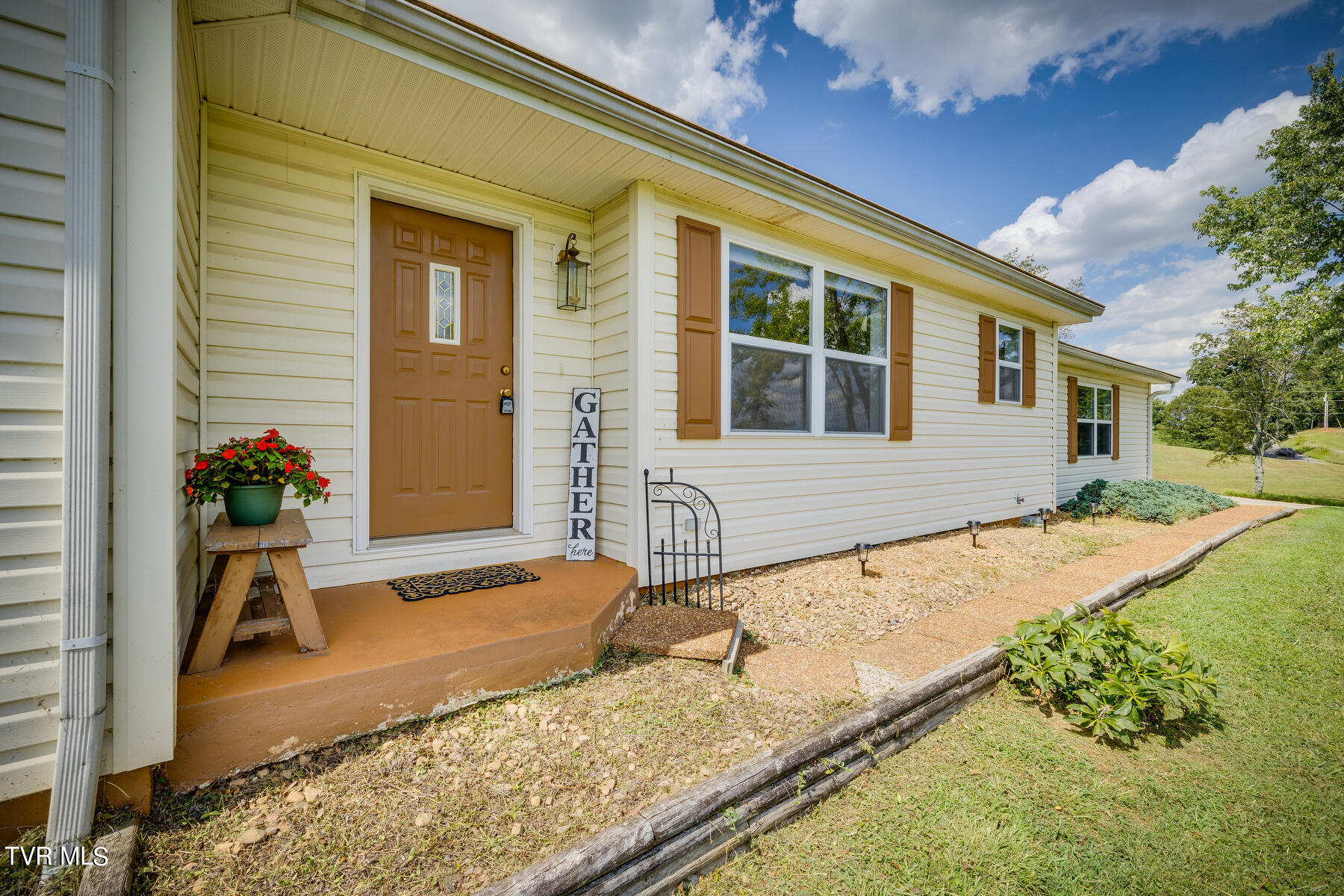 1925 Old Stage Road Greeneville, TN 37745 - Photo 4 of 41 004