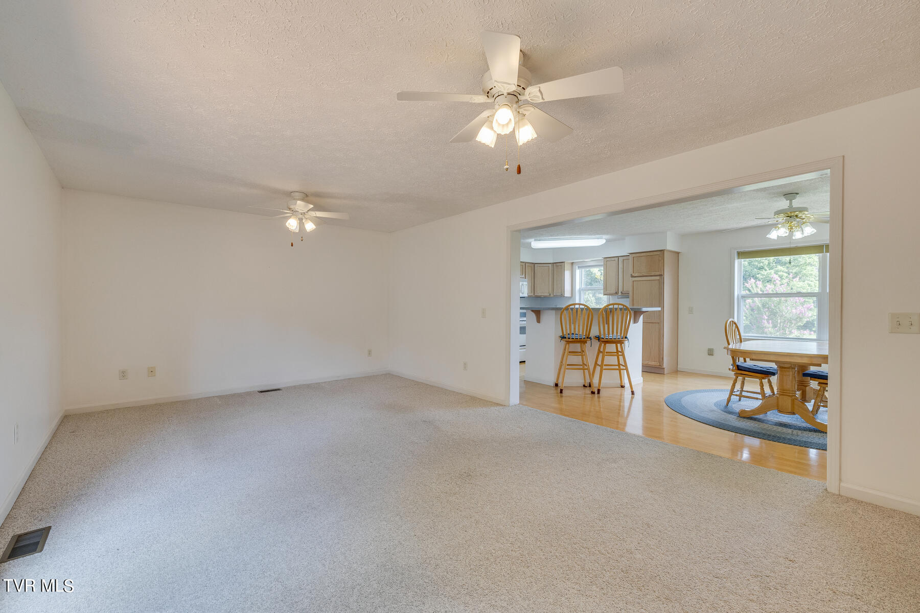 1925 Old Stage Road Greeneville, TN 37745 - Photo 7 of 41 007