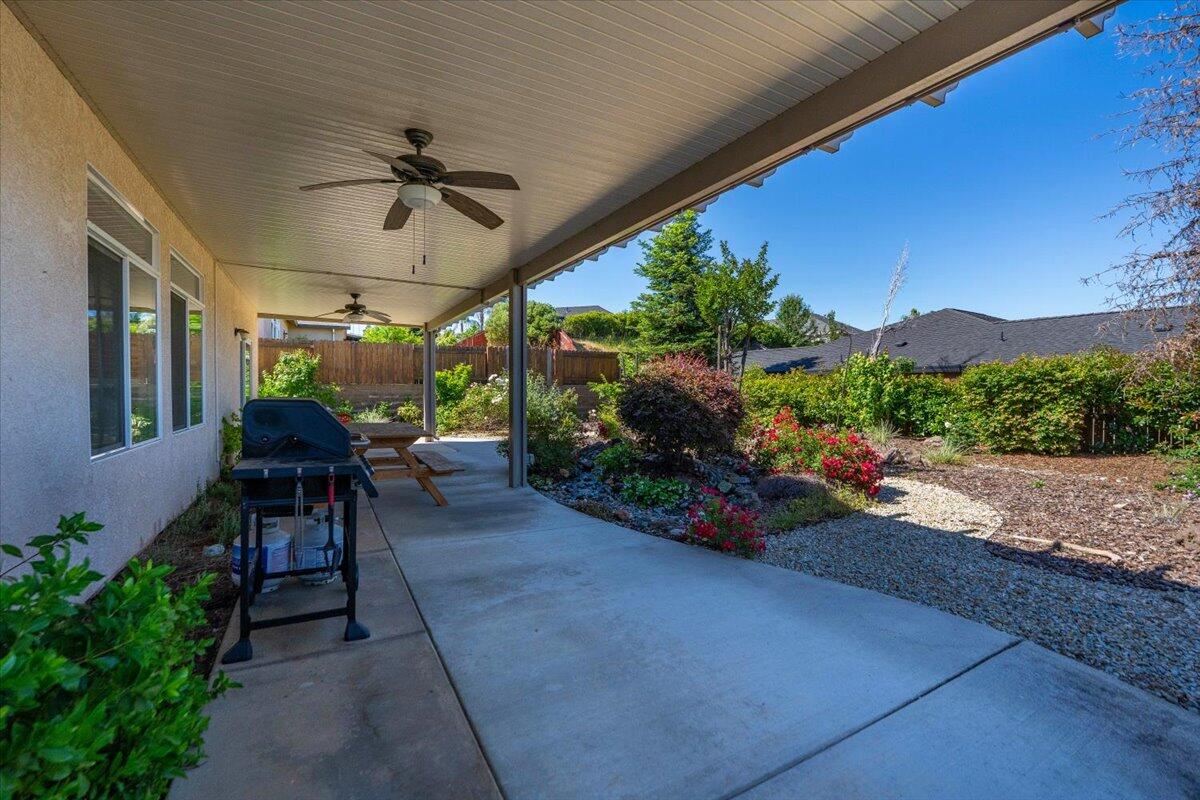 604 Durango Way Redding, CA 96003 - Photo 4 of 55 30-604 Durango Way - E-2