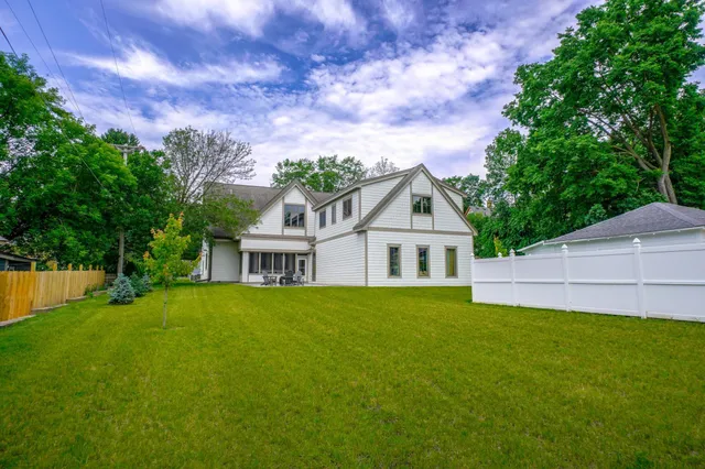 $1,795,000 | 809 5th Street North, Stillwater, MN 55082