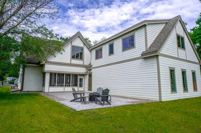 $1,795,000 | 809 5th Street North, Stillwater, MN 55082