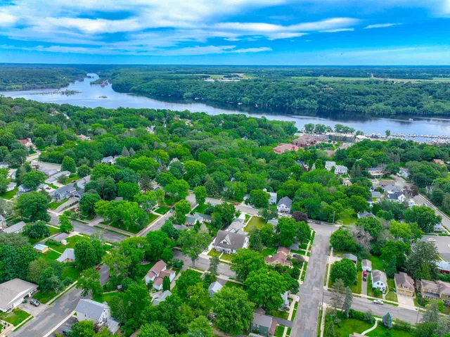 $1,795,000 | 809 5th Street North, Stillwater, MN 55082