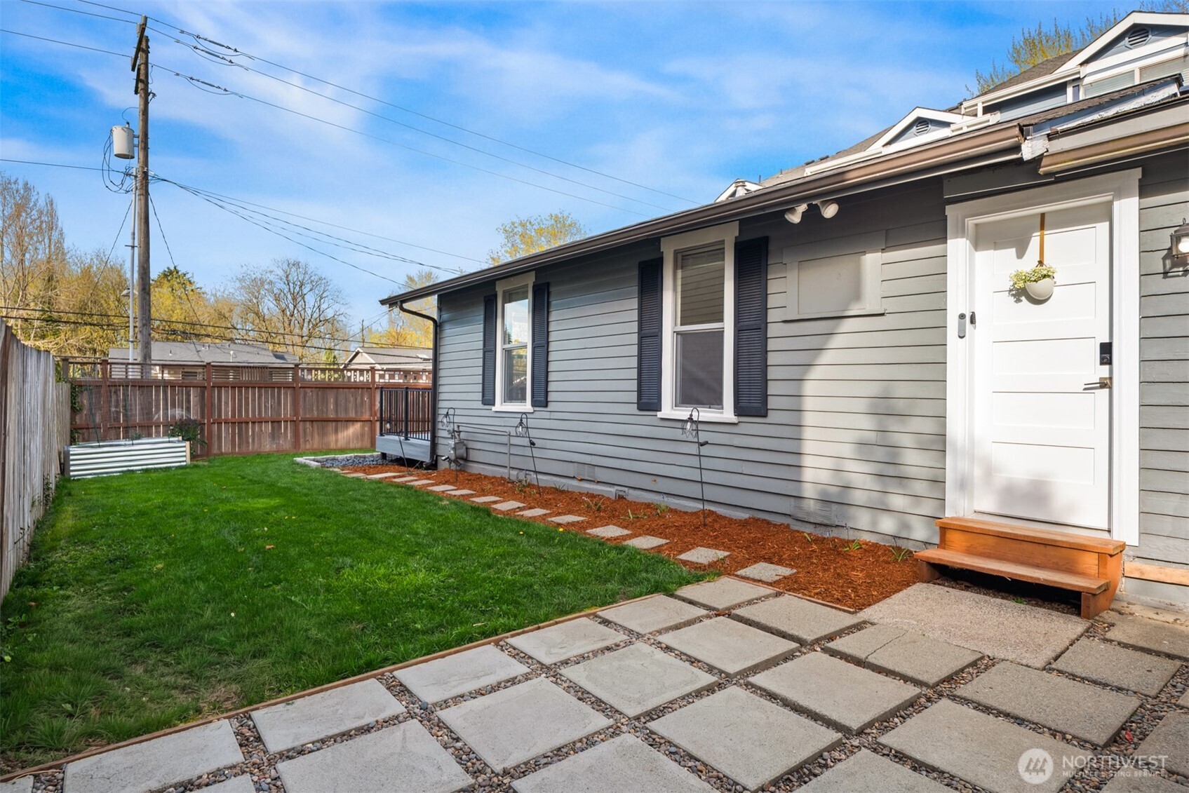 5115 South Roxbury Street Seattle, WA 98118 - Photo 4 of 29 a backyard of a house with seating space