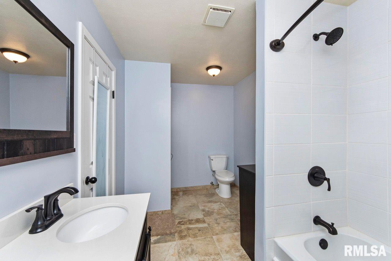 14806 North Mendenhall Road Princeville, IL 61559 - Photo 23 of 36 Gallery Image 23