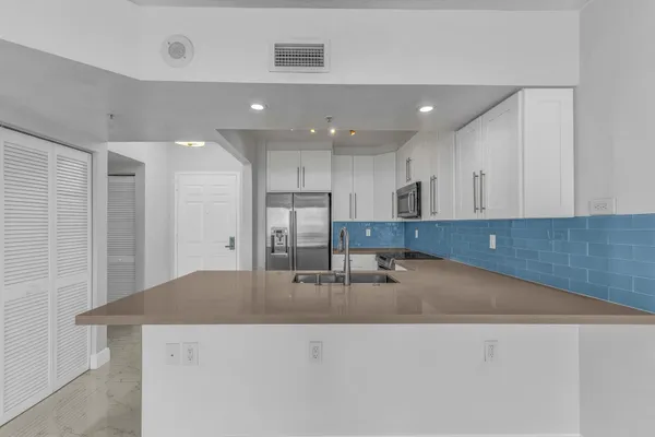 $349,000 | 3020 Northeast 32nd Avenue, Unit 905, Fort Lauderdale, FL 33308