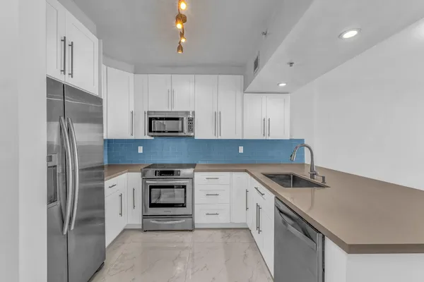 $349,000 | 3020 Northeast 32nd Avenue, Unit 905, Fort Lauderdale, FL 33308