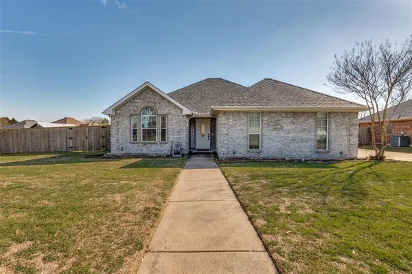 $329,000 | 5826 Cynthia Drive, Midlothian, TX 76065