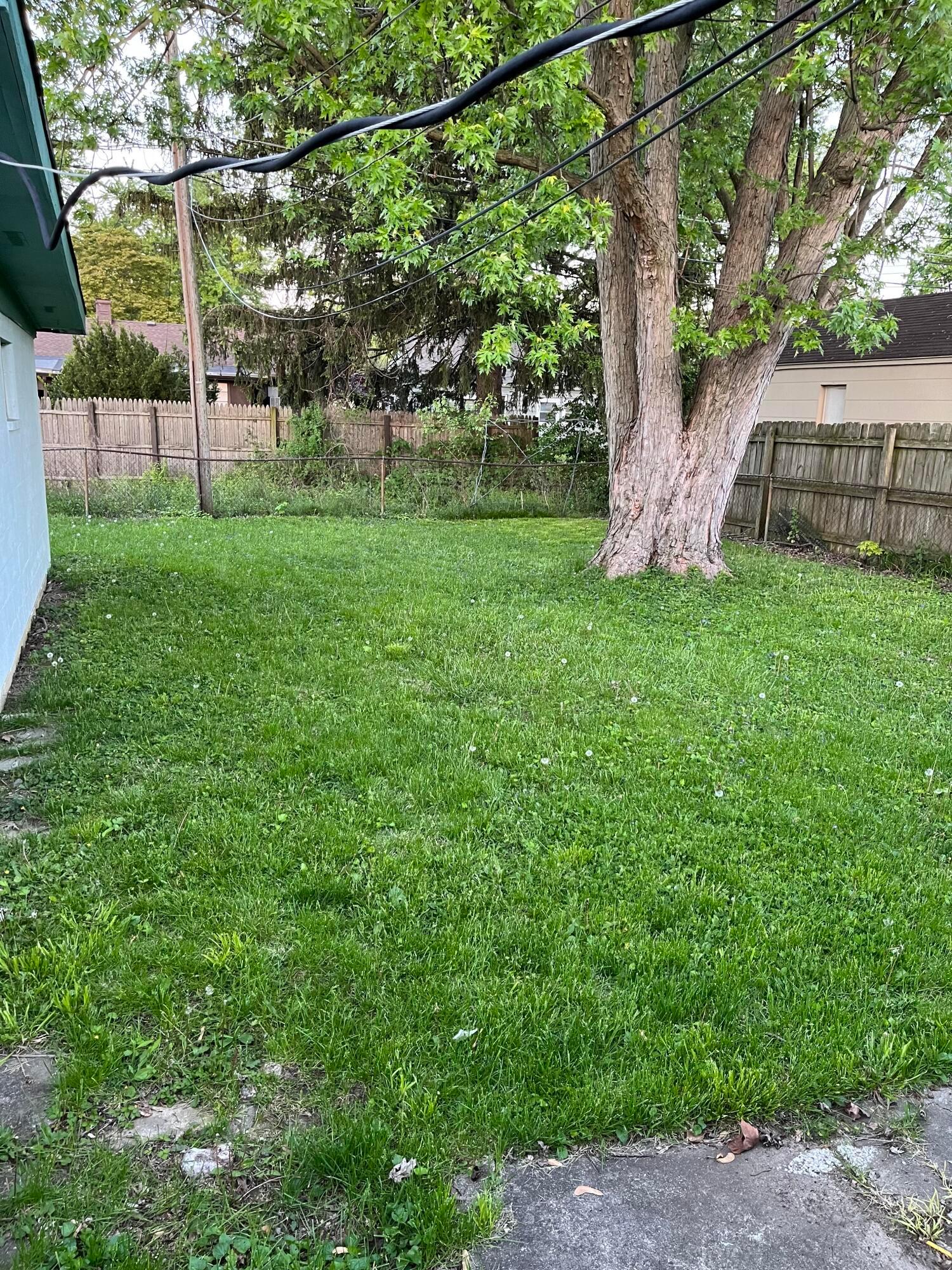1076 South Ashburton Road Columbus, OH 43227 - Photo 7 of 8 1076 Backyard