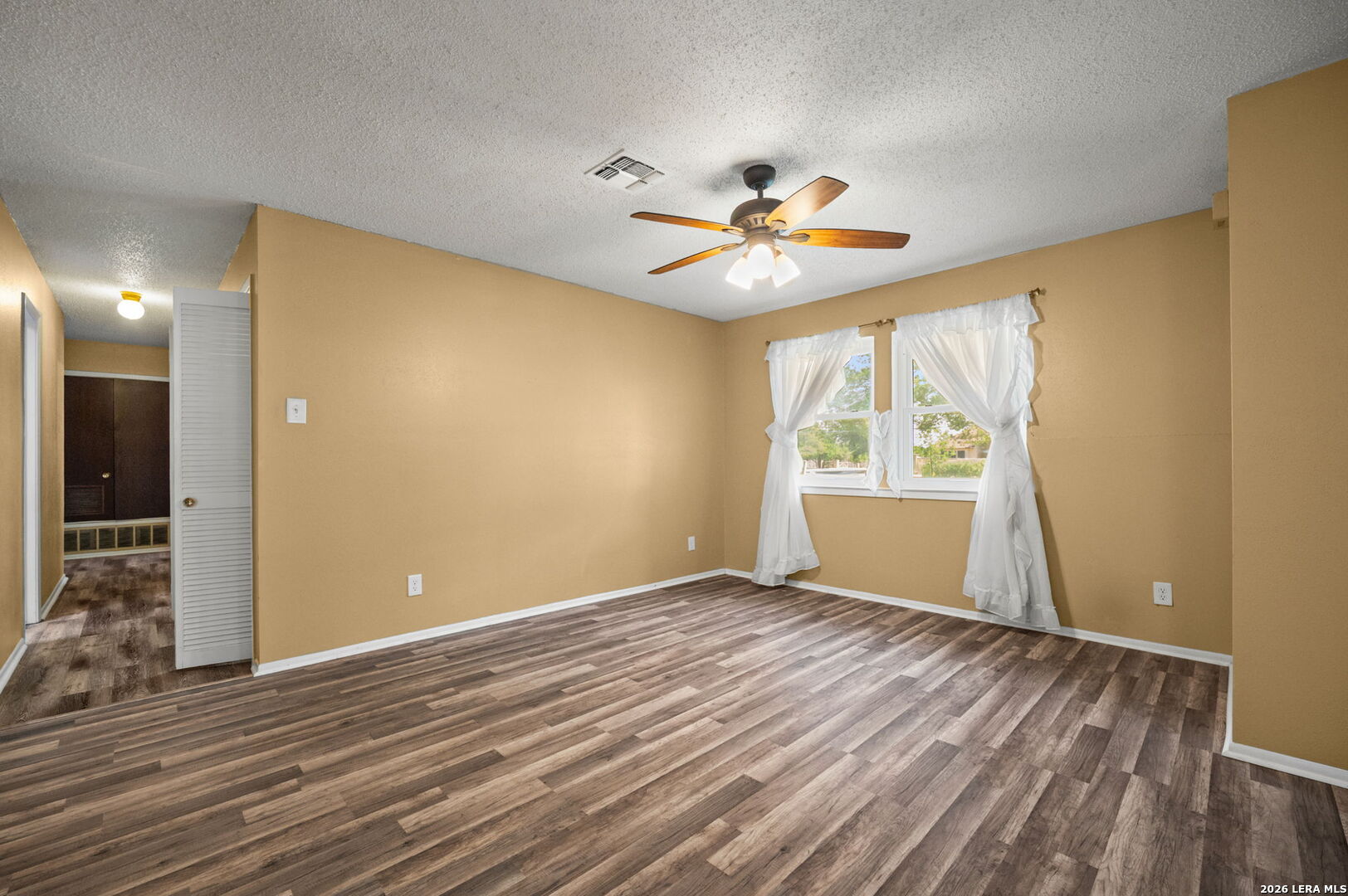 1033 East Live Oak Road Schertz, TX 78154 - Photo 21 of 70 Gallery Image 21
