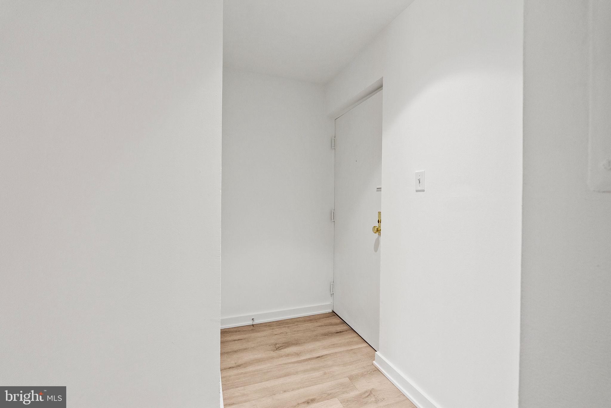 601 24th Street Northwest, Unit 306 Washington, DC 20037 - Photo 28 of 34 a view of a hallway