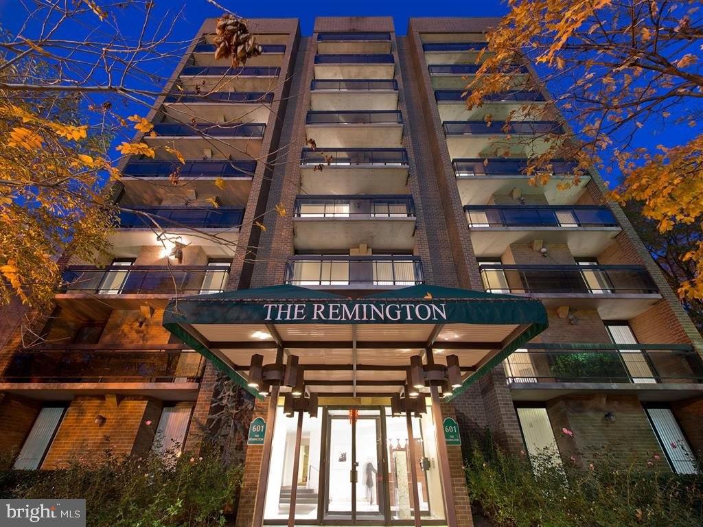 601 24th Street Northwest, Unit 306 Washington, DC 20037 - Photo 4 of 34 front view of a building