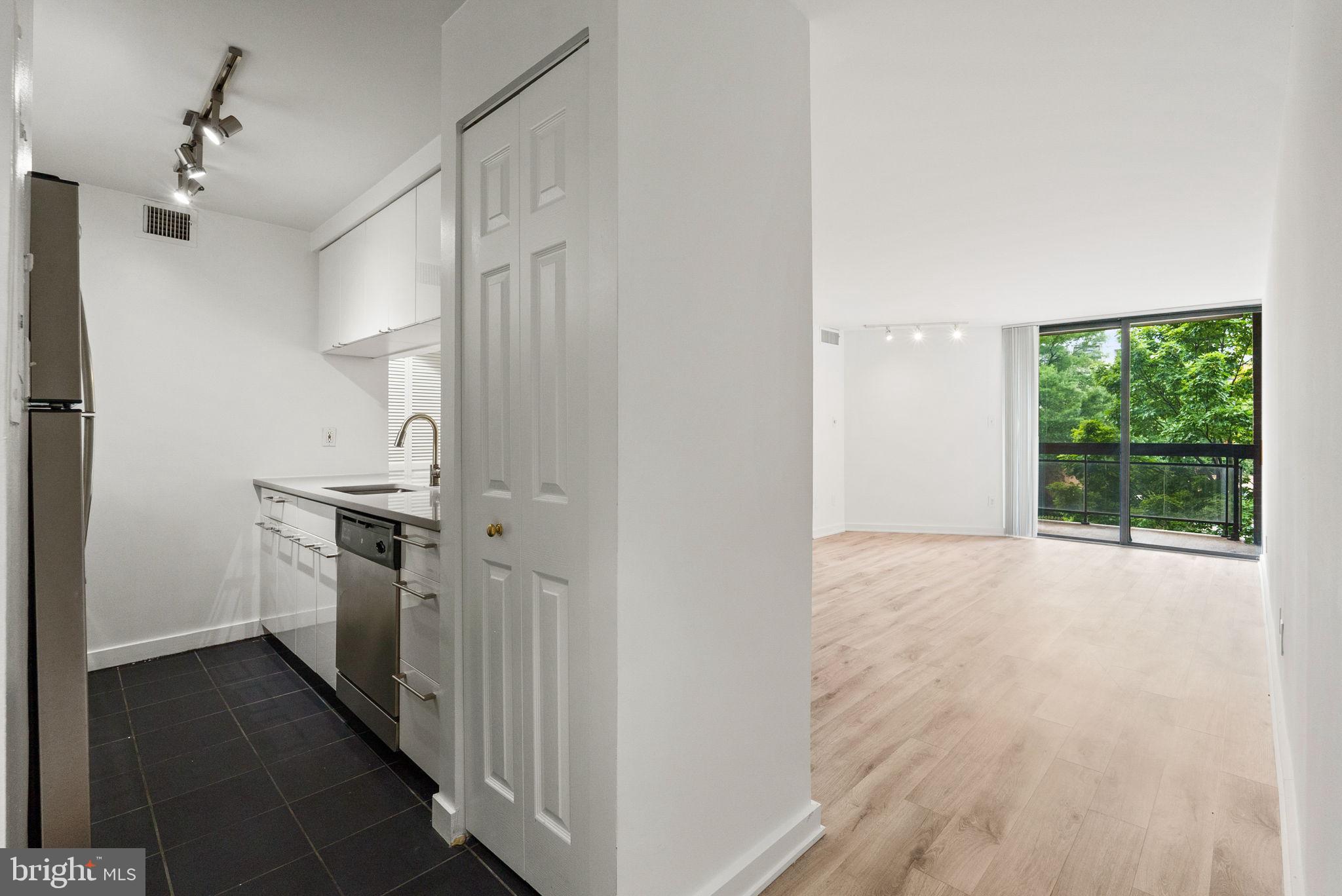 601 24th Street Northwest, Unit 306 Washington, DC 20037 - Photo 5 of 34 a kitchen with stainless steel appliances a refrigerator and a stove