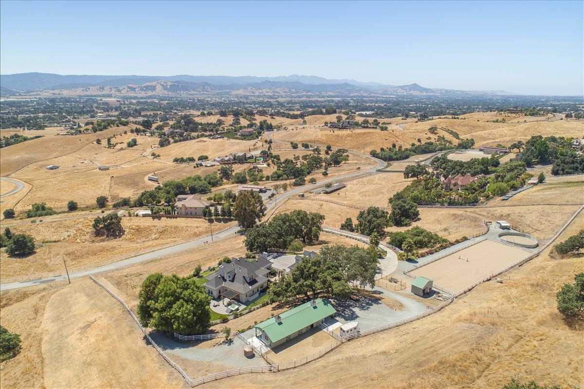 2563 Bridle Path Drive Gilroy, CA 95020 - Photo 4 of 59