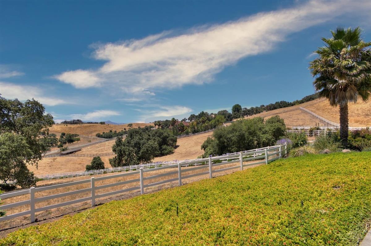 2563 Bridle Path Drive Gilroy, CA 95020 - Photo 6 of 59