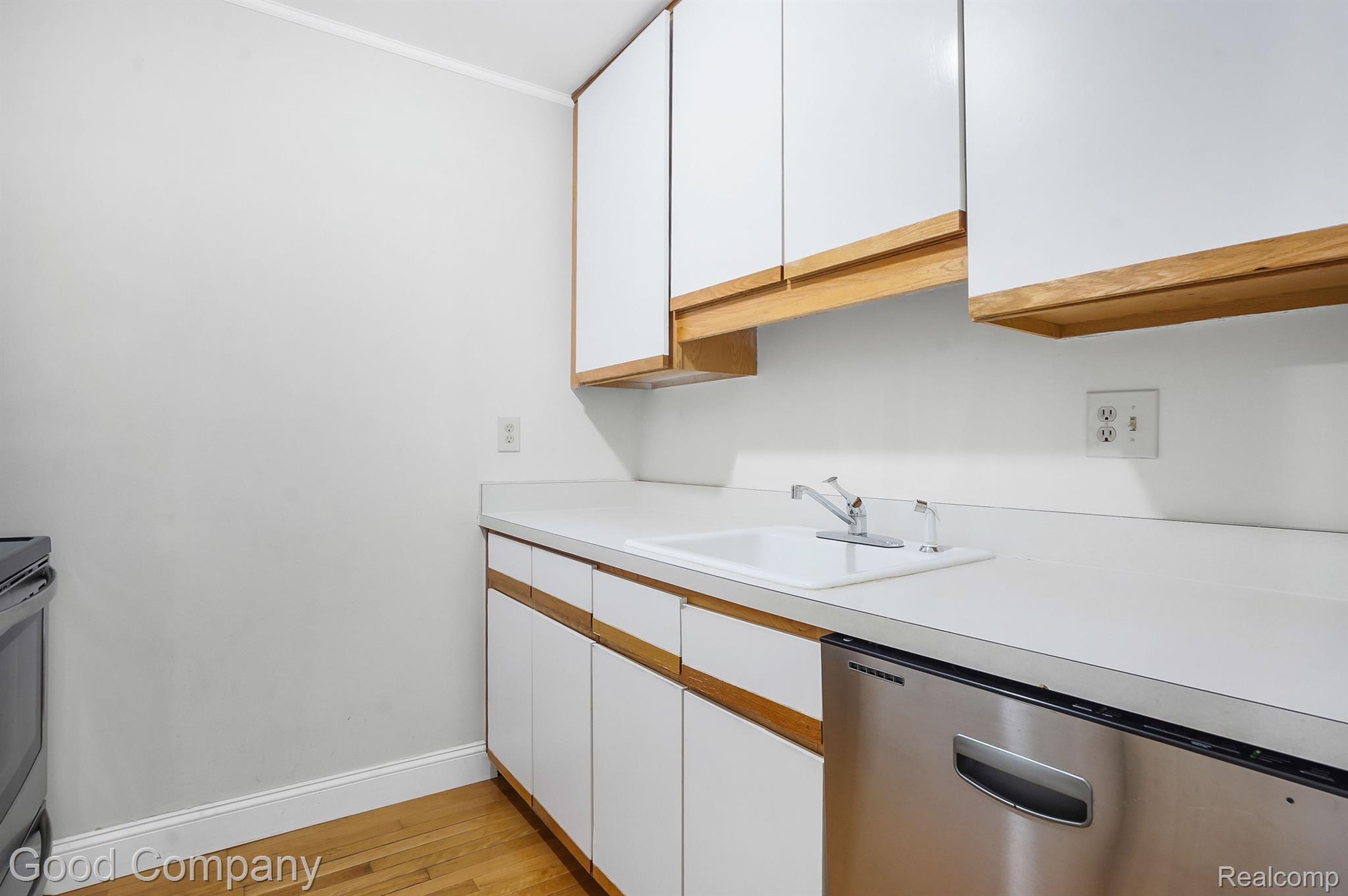 4917 Crooks Road, Unit J2 Royal Oak, MI 48073 - Photo 8 of 31 Gallery Image 8