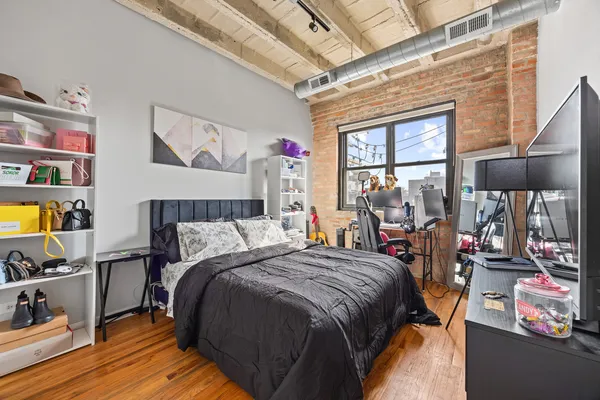 $1,950 | 809 East 40th Street, Unit 43, Chicago, IL 60653