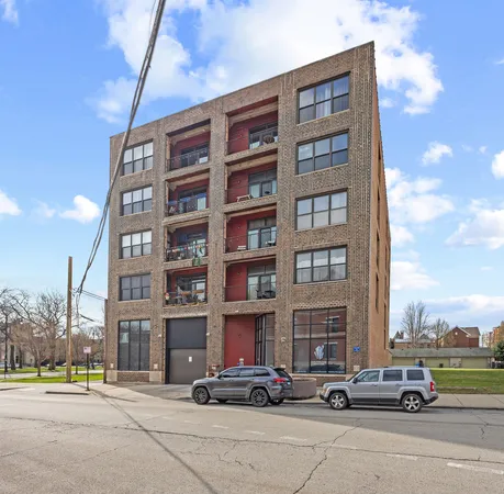 $1,950 | 809 East 40th Street, Unit 43, Chicago, IL 60653