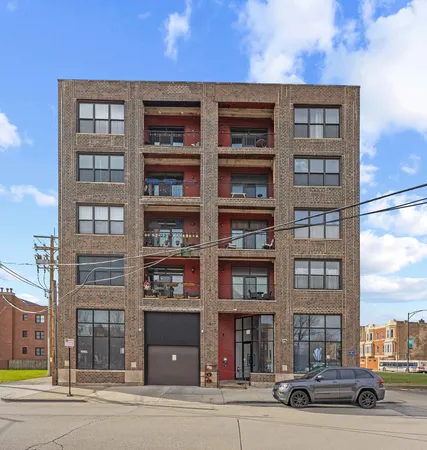 $1,950 | 809 East 40th Street, Unit 43, Chicago, IL 60653