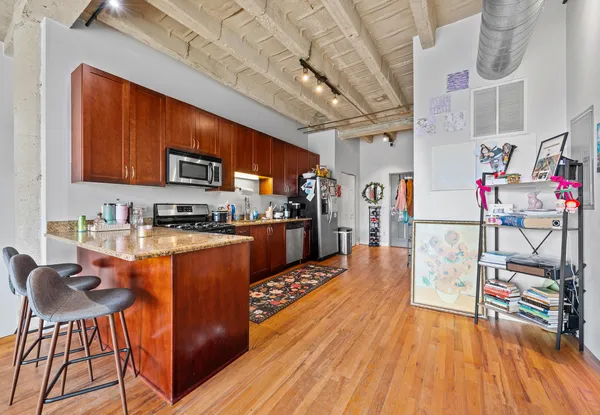 $1,950 | 809 East 40th Street, Unit 43, Chicago, IL 60653