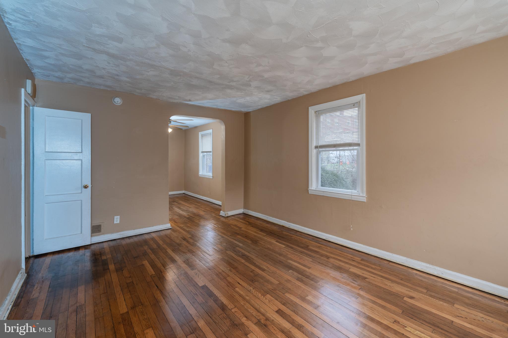 4410 Mountview Road Baltimore, MD 21229 - Photo 4 of 29 Lots of light in Living Room