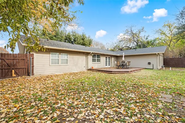 a house view with a outdoor space