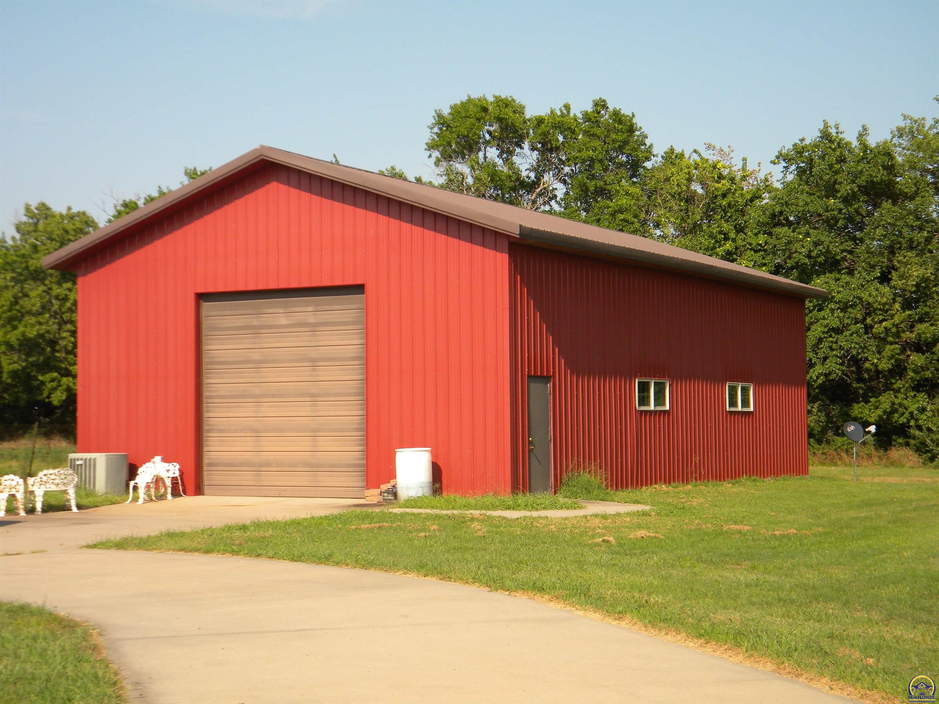 1020 Wanamaka Road Emporia, KS 66801 - Photo 9 of 24
