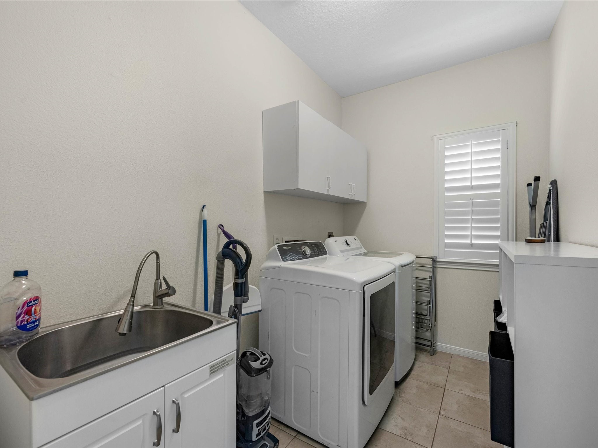 14003 Stardust Lane Houston, TX 77041 - Photo 27 of 30 a utility room with sink dryer and washer