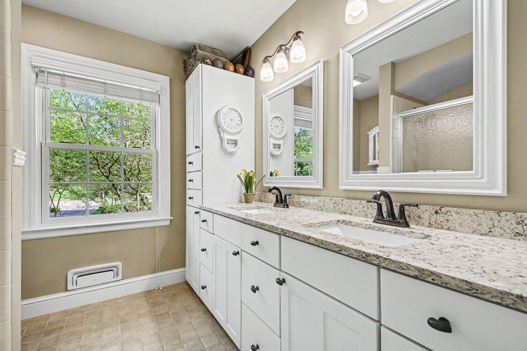 2335 Breton Road Southeast Grand Rapids, MI 49546 - Photo 22 of 44 025_file_6707