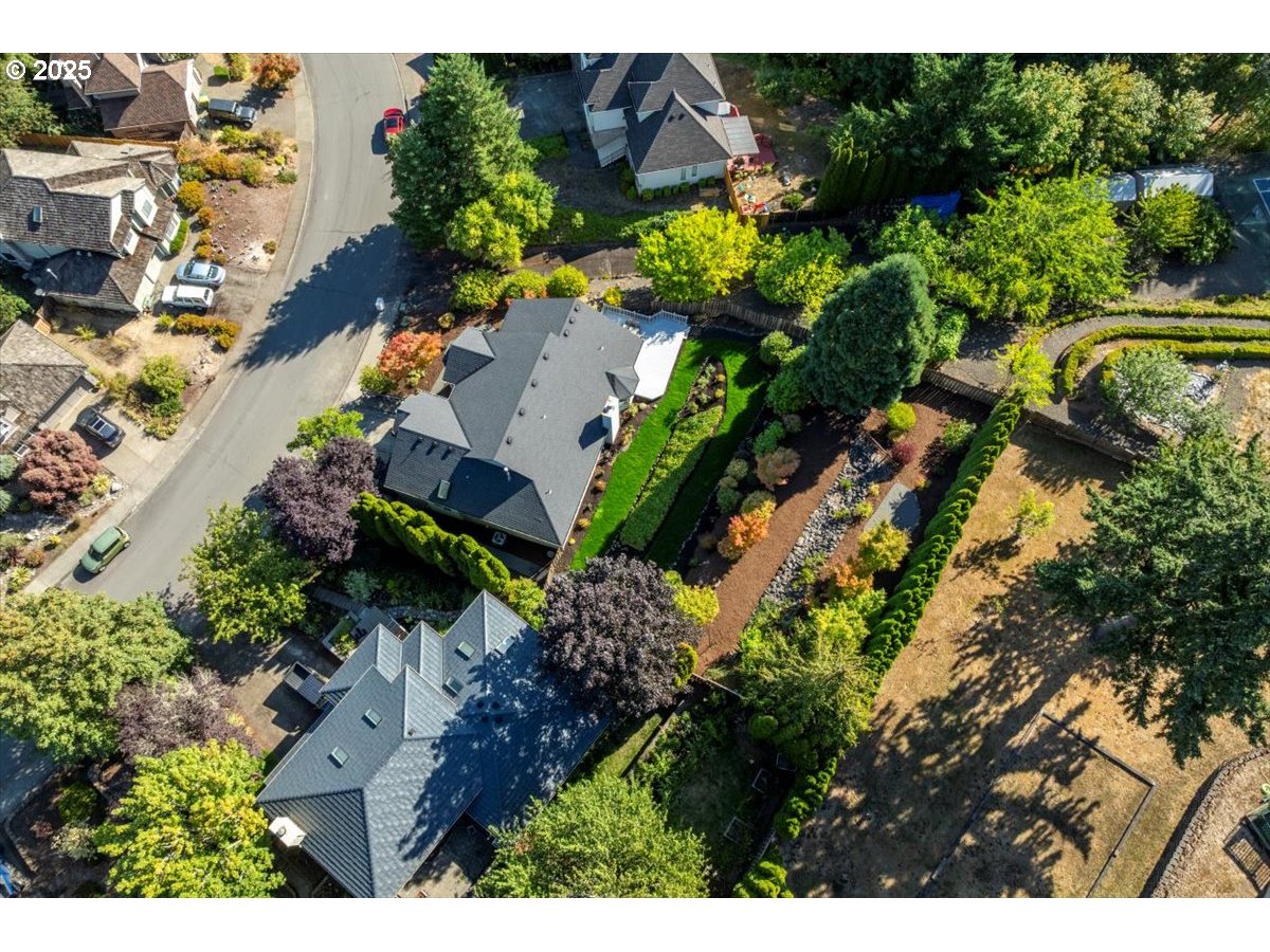 18820 Southwest Kelly View Loop Beaverton, OR 97007 - Photo 38 of 42 Gallery Image 38