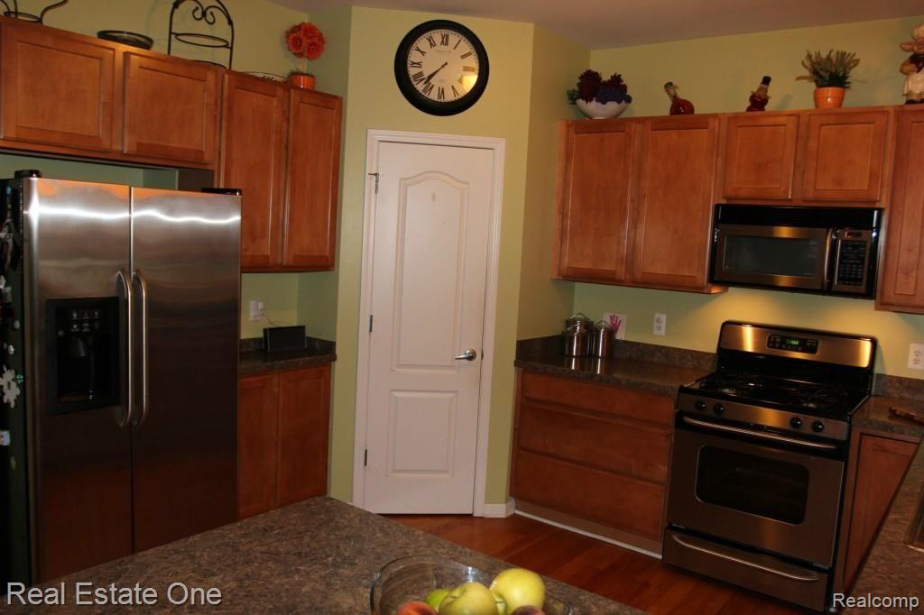 2710 Eastern Avenue Rochester, MI 48307 - Photo 16 of 38 IMG_9842.jpg