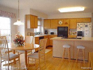 4932 Lexington Court Rochester, MI 48306 - Photo 8 of 25 Kitchen