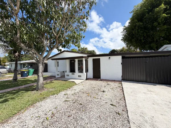 $2,500 | 4484 Southwest 49th Court, Dania Beach, FL 33314