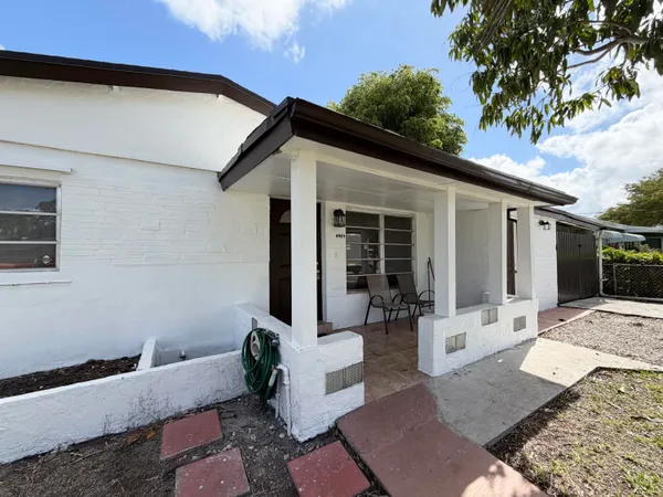 $2,500 | 4484 Southwest 49th Court, Dania Beach, FL 33314