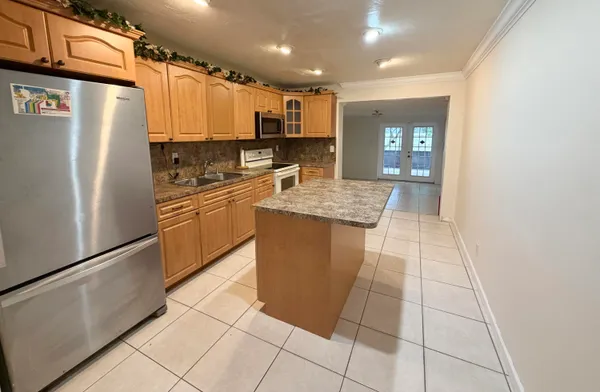 $2,500 | 4484 Southwest 49th Court, Dania Beach, FL 33314