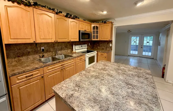 $2,500 | 4484 Southwest 49th Court, Dania Beach, FL 33314