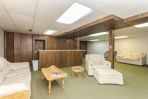 $320,000 | 101 North Bellemont Road, Bloomington, IL 61701