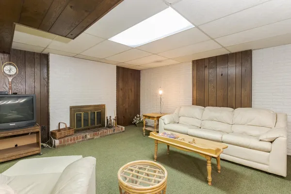 $320,000 | 101 North Bellemont Road, Bloomington, IL 61701