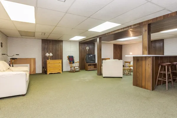 $320,000 | 101 North Bellemont Road, Bloomington, IL 61701