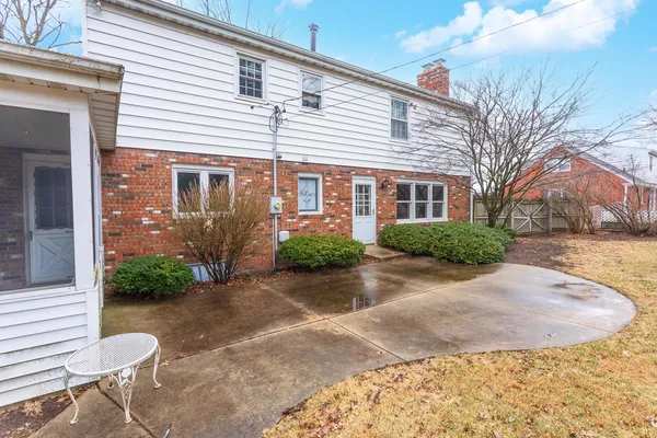 $320,000 | 101 North Bellemont Road, Bloomington, IL 61701