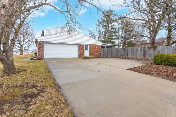 $320,000 | 101 North Bellemont Road, Bloomington, IL 61701
