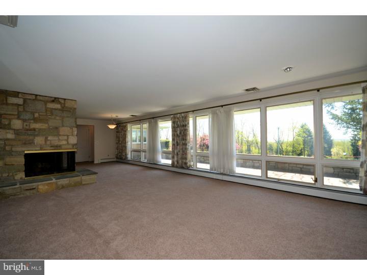 859 Myers Road Chalfont, PA 18914 - Photo 4 of 25 Living Room