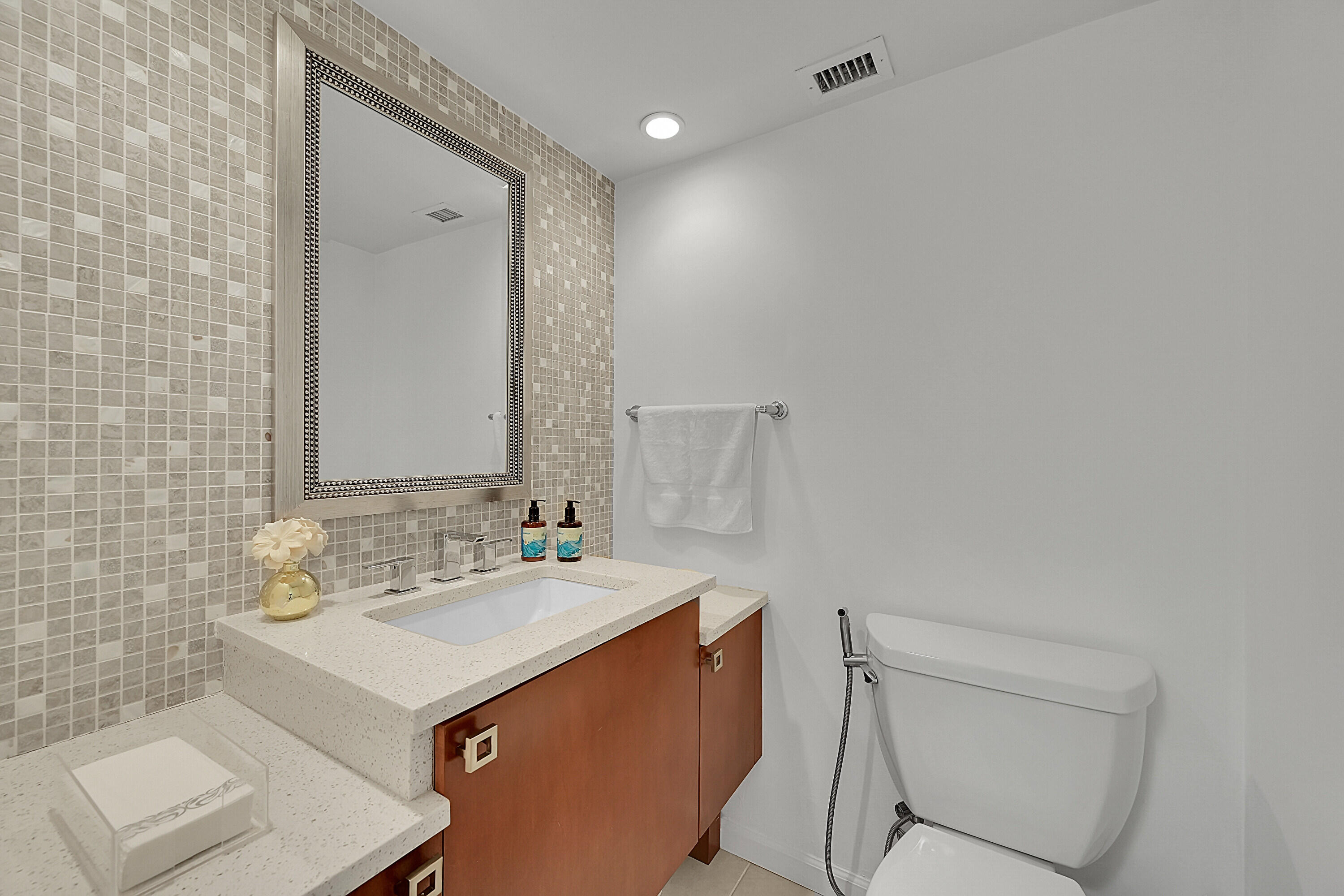 2871 North Ocean Boulevard, Unit D302 Boca Raton, FL 33431 - Photo 18 of 59 Guest Bathroom