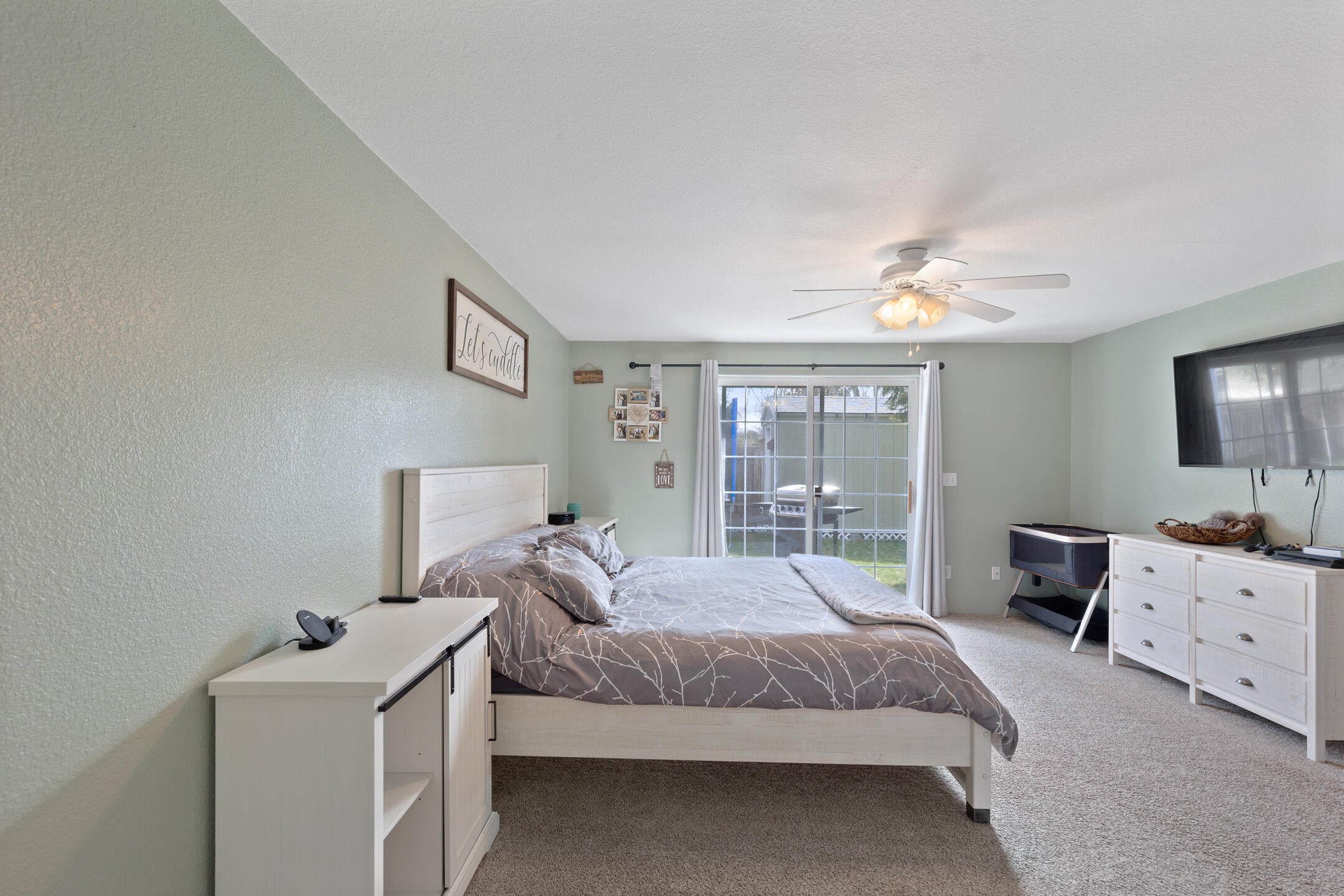 3070 Delta Waters Road Medford, OR 97504 - Photo 15 of 28 Primary Bedroom