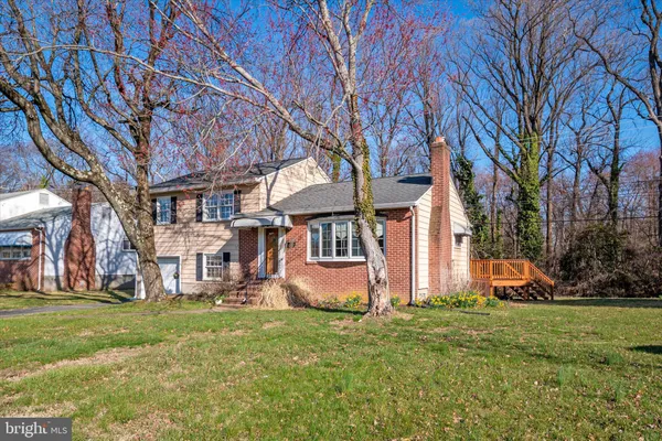 front view of house with a yard