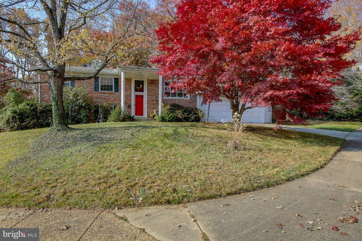 13701 Kingsman Road Woodbridge, VA 22193 - Photo 1 of 25 Exterior (Front)